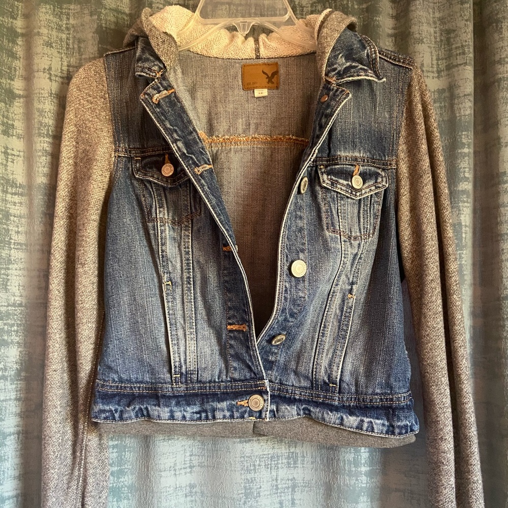 Jean Jacket w Sweatshirt Sleeves & Hoodie
